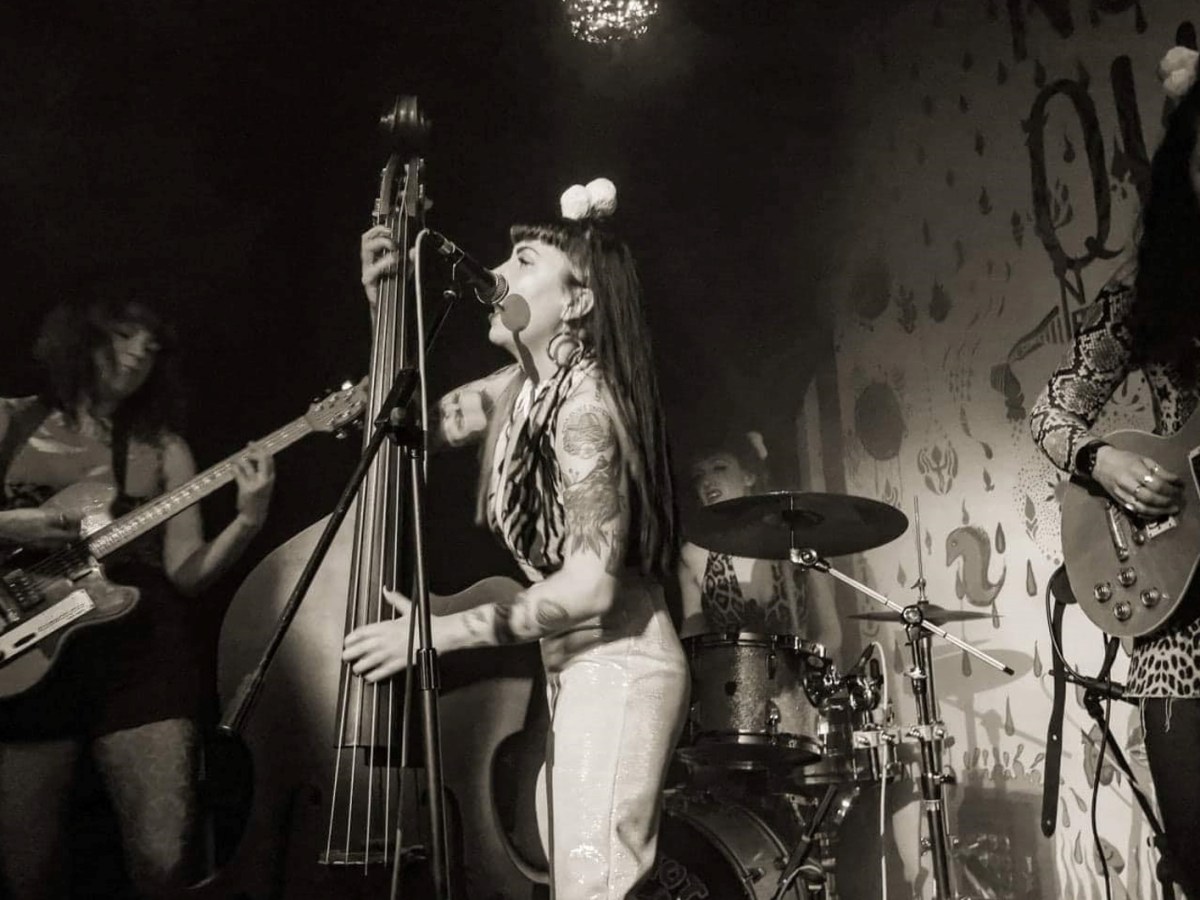 INTERVIEW:  Cavegirl and the&nbsp;Neandergals